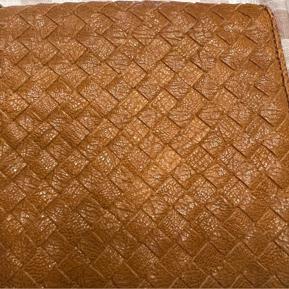 Gorgeous Bottega Veneta Clutch - Picture 5 of 10